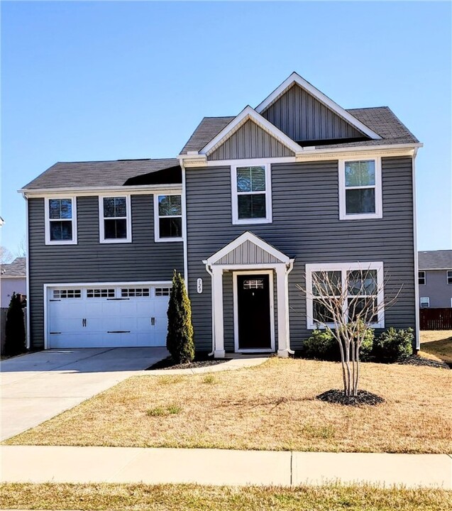 129 Queens Mill Ct in Pendleton, SC - Building Photo