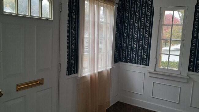 23 Union St, Unit Right in Gowanda, NY - Building Photo - Building Photo