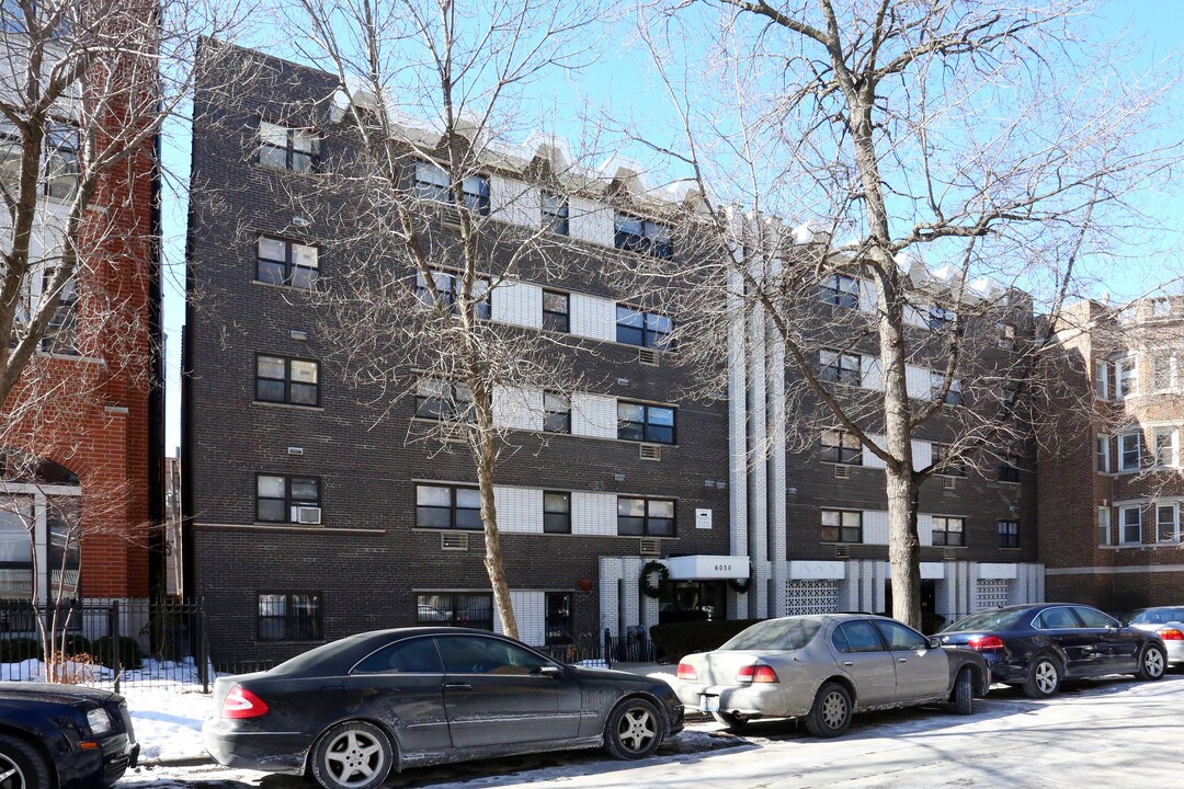 Crescent Drive Apartments in Chicago, IL - Foto de edificio