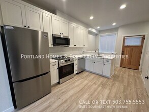 8481 SE 64th Ave in Portland, OR - Building Photo - Building Photo