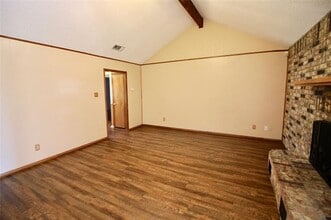 1812 E Bankhead Dr in Weatherford, TX - Building Photo - Building Photo