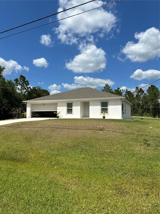 7238 Helliwell St in North Port, FL - Building Photo