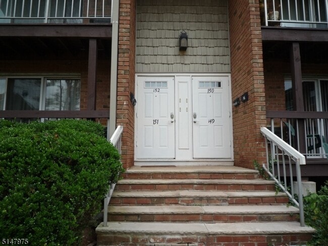 60 Deanna Dr in Hillsborough Township, NJ - Building Photo - Building Photo