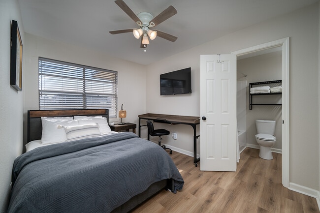 1528 E Devine St in Tyler, TX - Building Photo - Building Photo