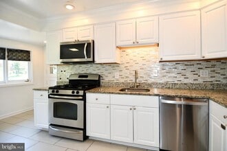 4842 Randolph Dr in Annandale, VA - Building Photo - Building Photo