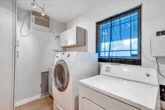 8001 Briarwood Ln in Austin, TX - Building Photo - Building Photo