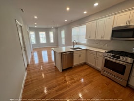 122 Cross St, Unit 6 in Somerville, MA - Building Photo