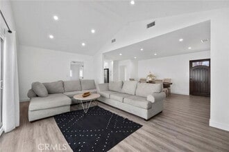 18015 Collins St in Los Angeles, CA - Building Photo - Building Photo