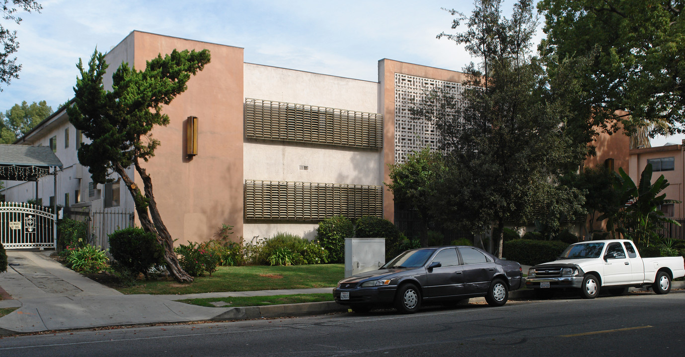 777 E Villa St in Pasadena, CA - Foto de edificio