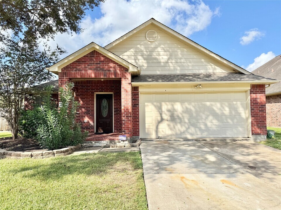 414 Leisure Dr in Stafford, TX - Building Photo