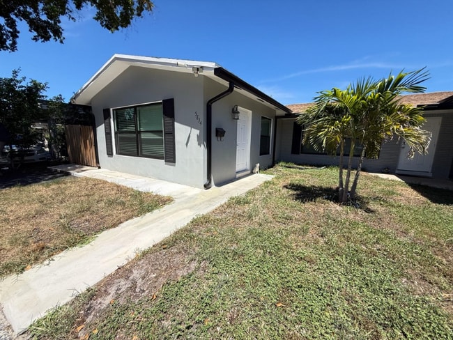 5834 NE 17th Rd in Fort Lauderdale, FL - Building Photo - Building Photo