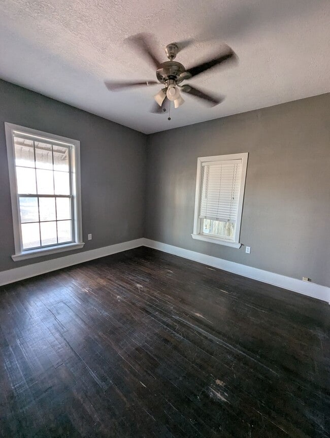 311 S Tennessee Ave in Columbus, KS - Building Photo - Building Photo