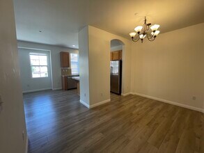 910 Timberwood in Irvine, CA - Building Photo - Building Photo