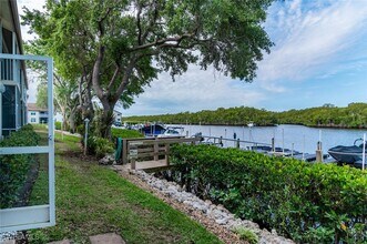 242 Newport Dr in Naples, FL - Building Photo - Building Photo