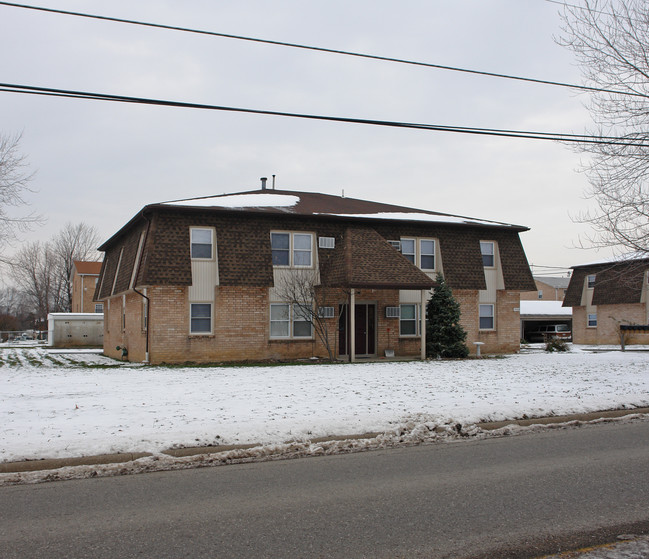 1990 Mathews Rd in Youngstown, OH - Foto de edificio - Building Photo