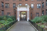 Fillmore Hall in Jackson Heights, NY - Foto de edificio - Building Photo