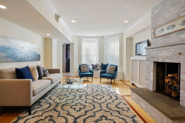 36 Commonwealth Ave, Unit 1 in Boston, MA - Foto de edificio - Building Photo