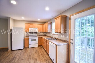 15215 Townsend Ave in Urbandale, IA - Building Photo - Building Photo