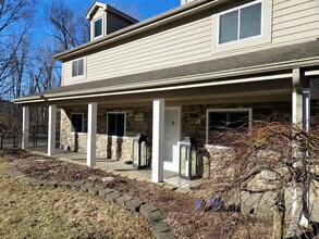 3376 Hessel Ave in Rochester Hills, MI - Foto de edificio - Building Photo