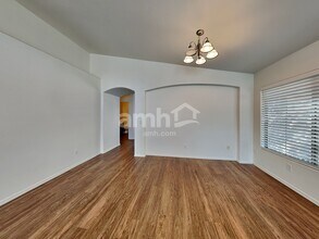 5718 W Orchid Ln in Glendale, AZ - Building Photo - Building Photo