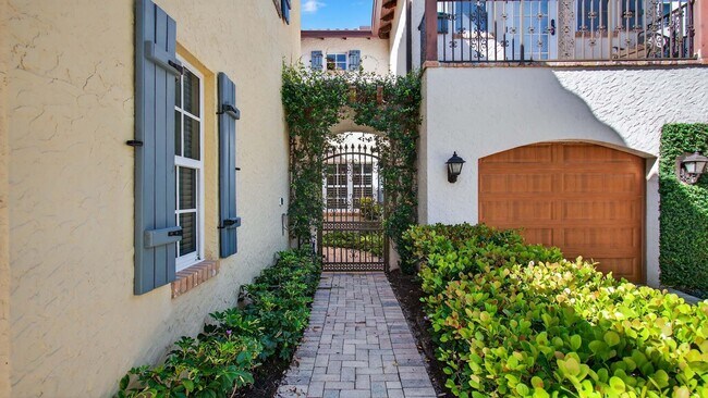 1028 Coralina Ln in Delray Beach, FL - Building Photo - Building Photo
