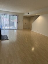 402 S Garfield Ave in Alhambra, CA - Building Photo - Building Photo