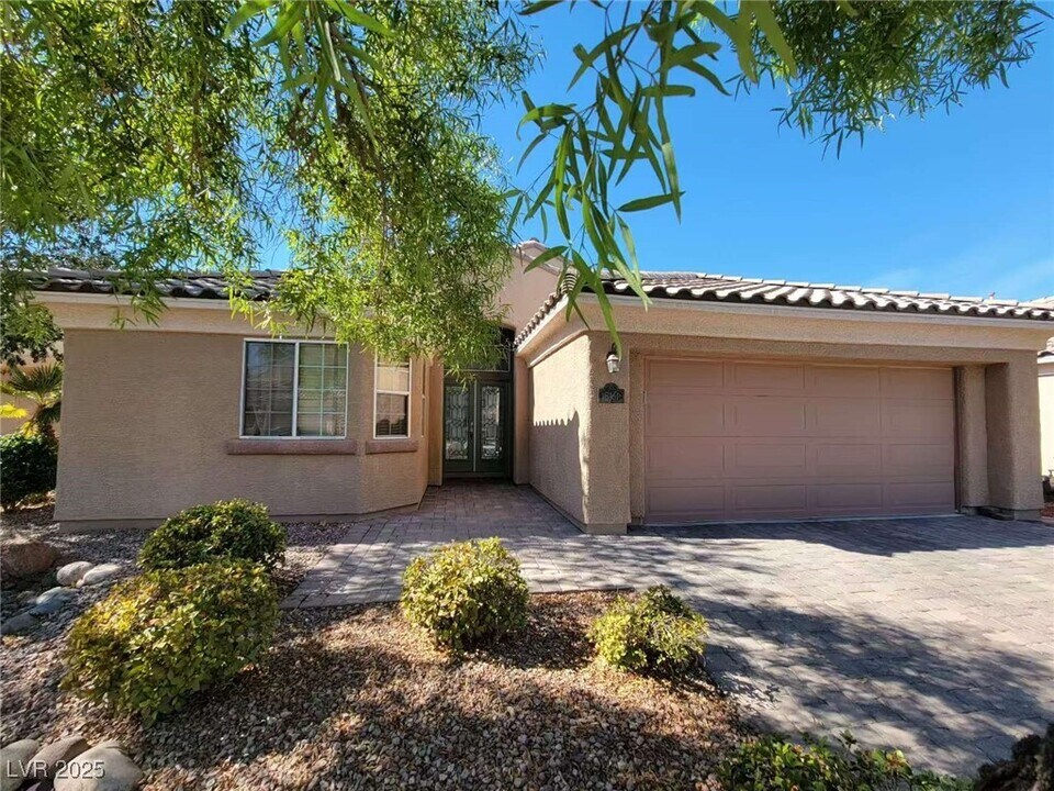 8161 Cane Creek Mill Ct in Las Vegas, NV - Building Photo