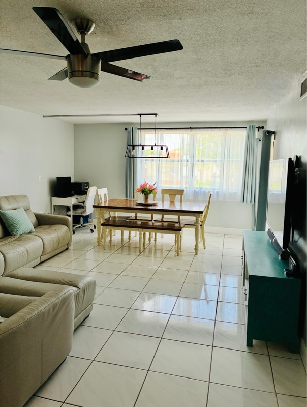 8883 Fontainebleau Blvd in Miami, FL - Building Photo - Building Photo