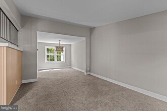 203 Commonwealth Dr in Newtown, PA - Building Photo - Building Photo