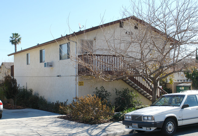 423-425 Millar Ave in El Cajon, CA - Foto de edificio - Building Photo