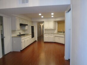 9501 Laurel Oak Way in Bakersfield, CA - Building Photo - Building Photo