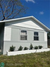 136 N 24th Ave in Hollywood, FL - Building Photo - Building Photo