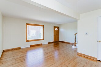 330 Higgins Rd in Park Ridge, IL - Building Photo - Building Photo