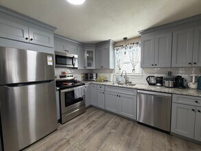 128 Harlan St in Manchester, CT - Building Photo - Building Photo