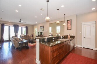 2214 Radcliffe St in Houston, TX - Building Photo - Building Photo