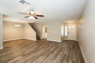 2010 Waverly Cir in Henderson, NV - Foto de edificio - Building Photo