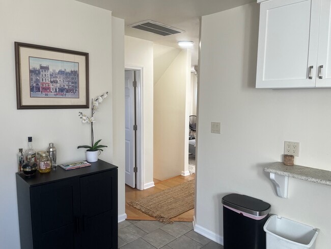 106 Dallas Rd, Unit 2nd Floor in Willow Grove, PA - Foto de edificio - Building Photo