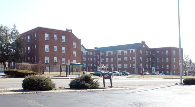 Constitution Gardens Apartments in Indianapolis, IN - Building Photo - Building Photo