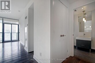 110-3110 Charles St E in Toronto, ON - Building Photo - Building Photo