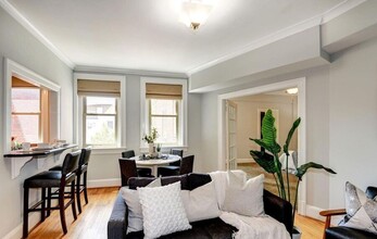 3500 13th St NW in Washington, DC - Foto de edificio - Building Photo