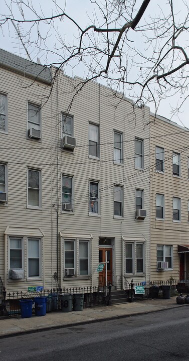 36 Sutton St in Brooklyn, NY - Foto de edificio