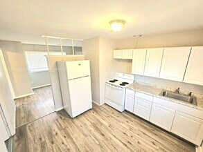 10325 Duke Dr in St. Louis, MO - Building Photo - Building Photo