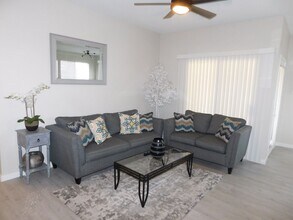 9050 Warm Springs Rd in Las Vegas, NV - Building Photo - Building Photo