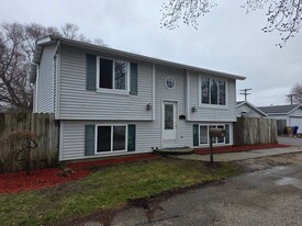 4529 74th Pl in Kenosha, WI - Building Photo