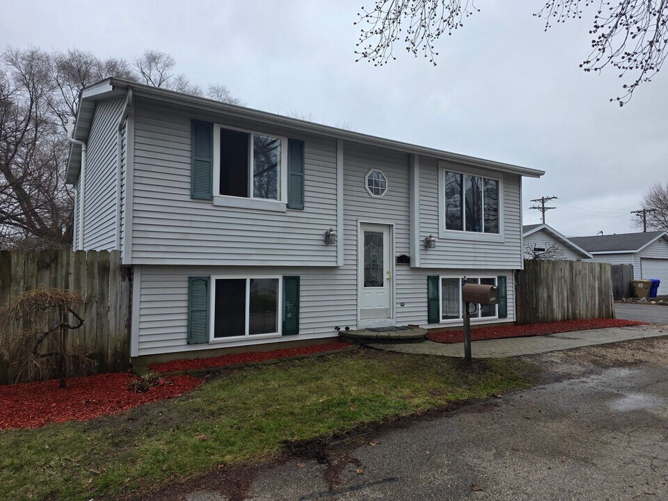 4529 74th Pl in Kenosha, WI - Building Photo