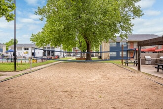 Charleston Apartments in Norman, OK - Building Photo - Building Photo