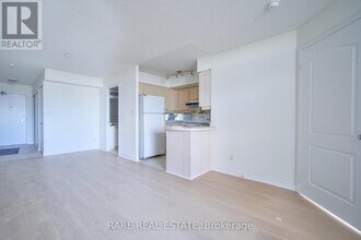 3 Rean Dr in Toronto, ON - Building Photo - Building Photo