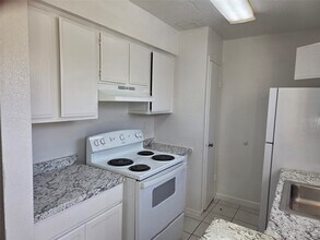 11517 S Kirkwood Rd in Stafford, TX - Building Photo - Building Photo