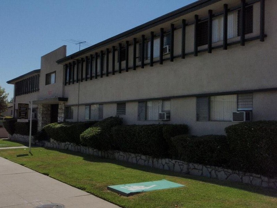 7025 Rosemead Blvd in San Gabriel, CA - Building Photo