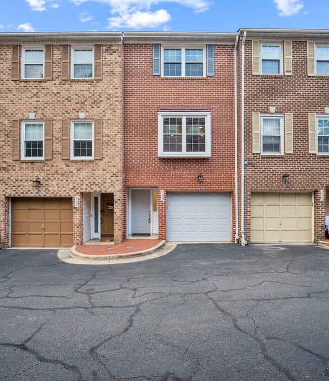 property at 948 S Rolfe St